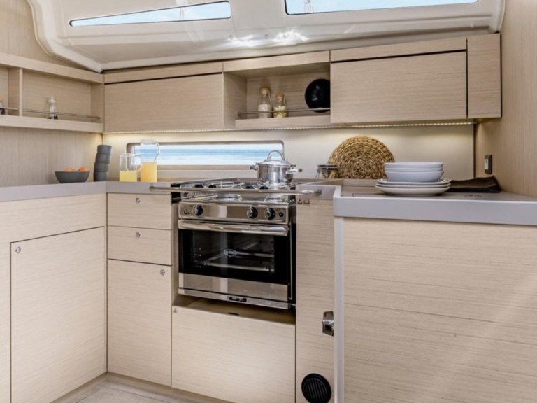 Sailboat to hire Furnari at the best price