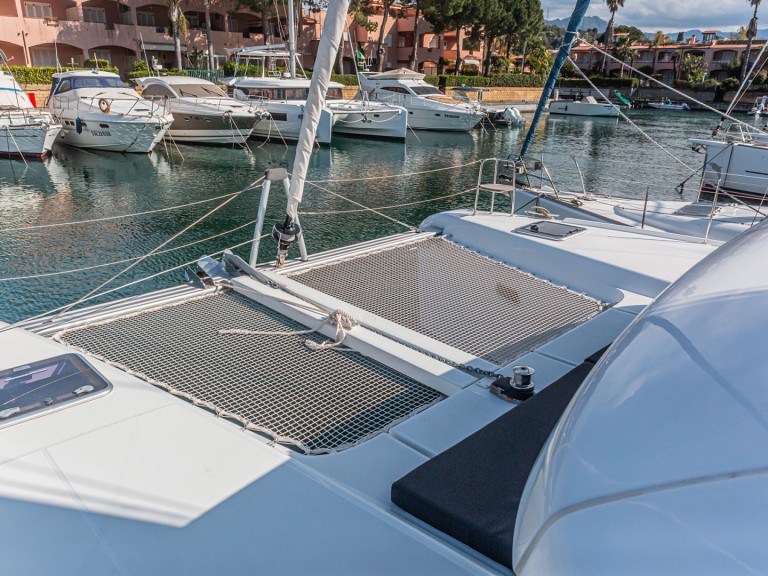 Hire Catamaran Lagoon with a boat licence