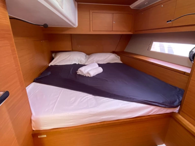 Sailboat to hire Furnari at the best price