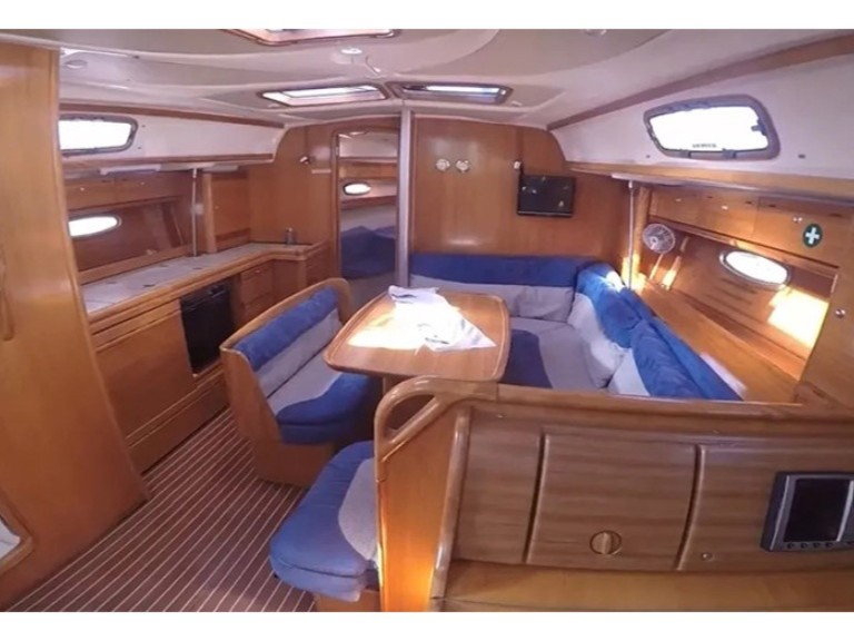 Hire Sailboat with or without skipper Bavaria Nikiána