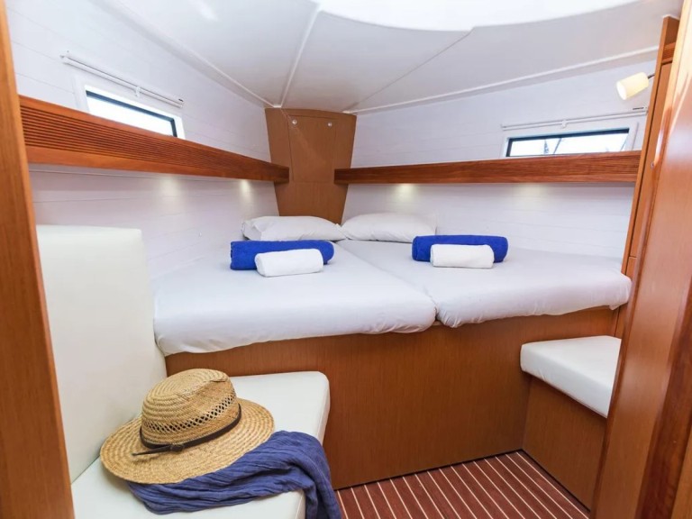 Yacht hire Nikiána cheap Bavaria 40