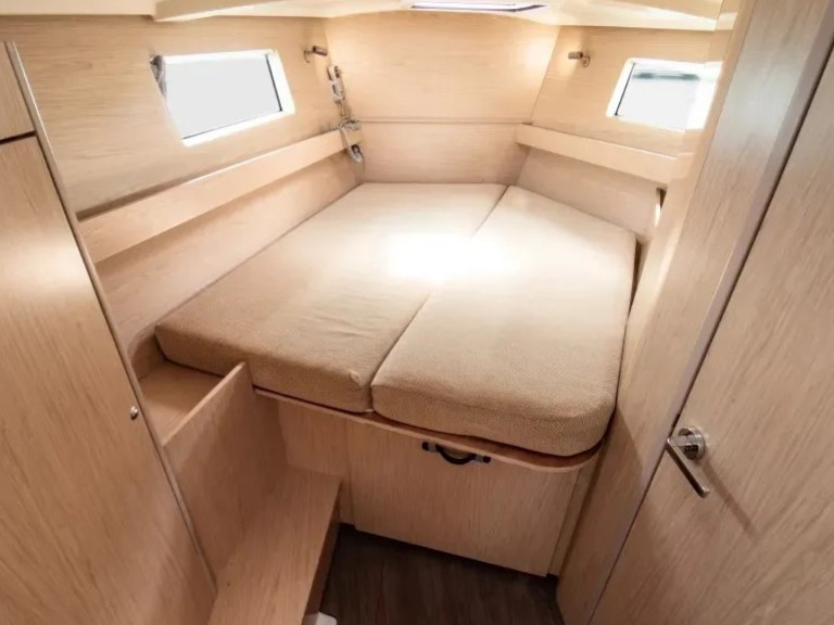 Hire Sailboat with or without skipper Bénéteau Nikiána