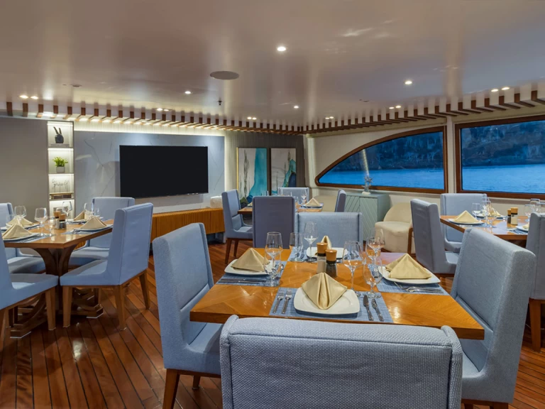 Hire a  Power Cat - Ocean Spray Puerto Baquerizo Moreno