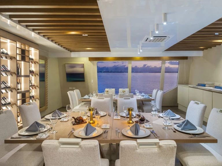 Luxury Yacht to hire Puerto Baquerizo Moreno at the best price