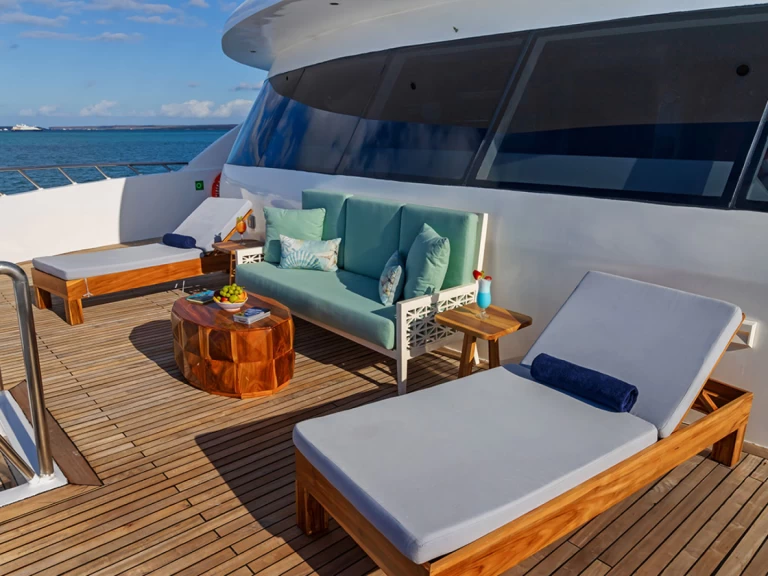 Luxury Yacht to hire Baltra Island at the best price