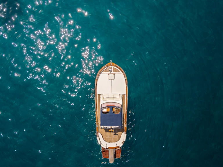 Hire Motorboat Tecnonautica with a boat licence