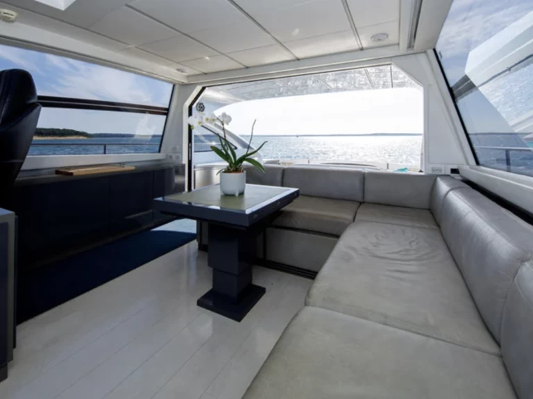 Luxury Yacht to hire Sag Harbor at the best price