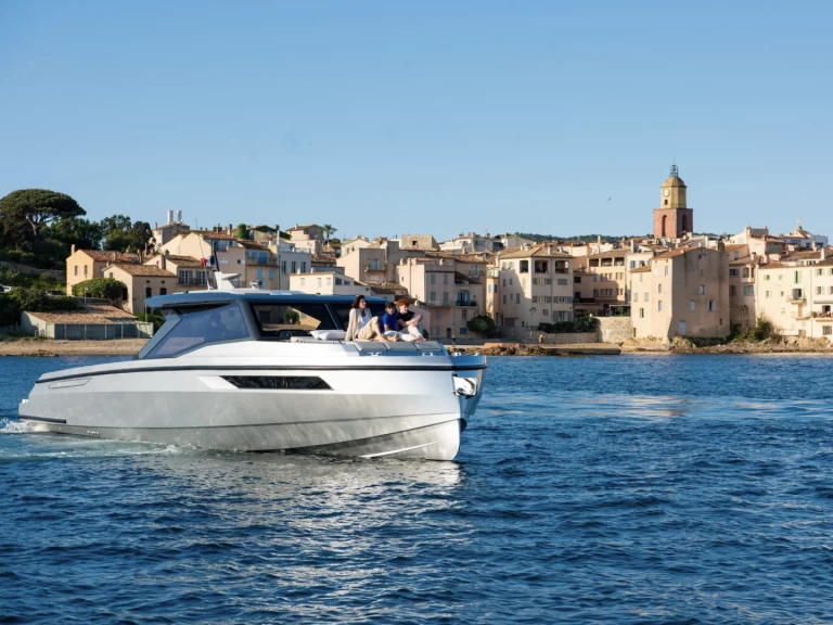 Hire Luxury Yacht with or without skipper Santasevera Sag Harbor