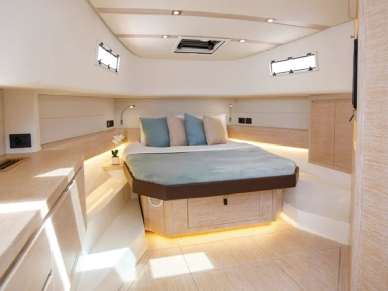 Hire Luxury Yacht Pardo Yachts with a boat licence