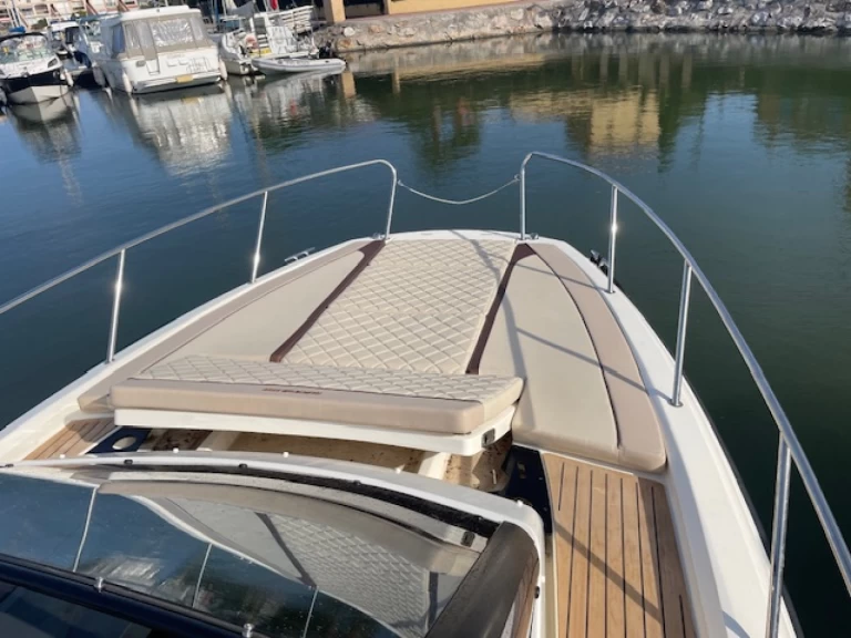 Quicksilver Activ 875 Sundeck charter bareboat or skippered in  Bormes-les-Mimosas