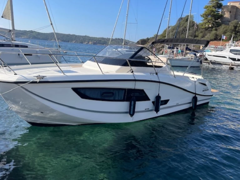 Hire a Quicksilver Activ 875 Sundeck Bormes-les-Mimosas