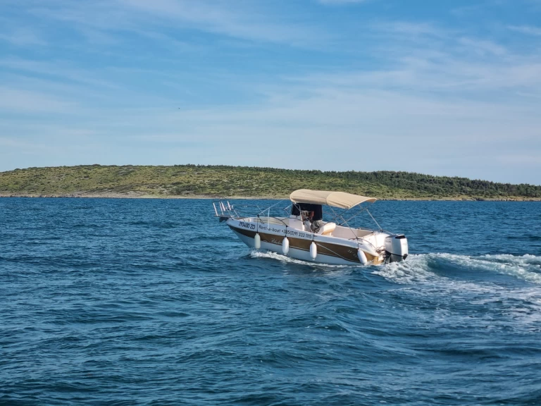 Charter a Bluline Bluline 21 Ft Open in Nin on Samboat