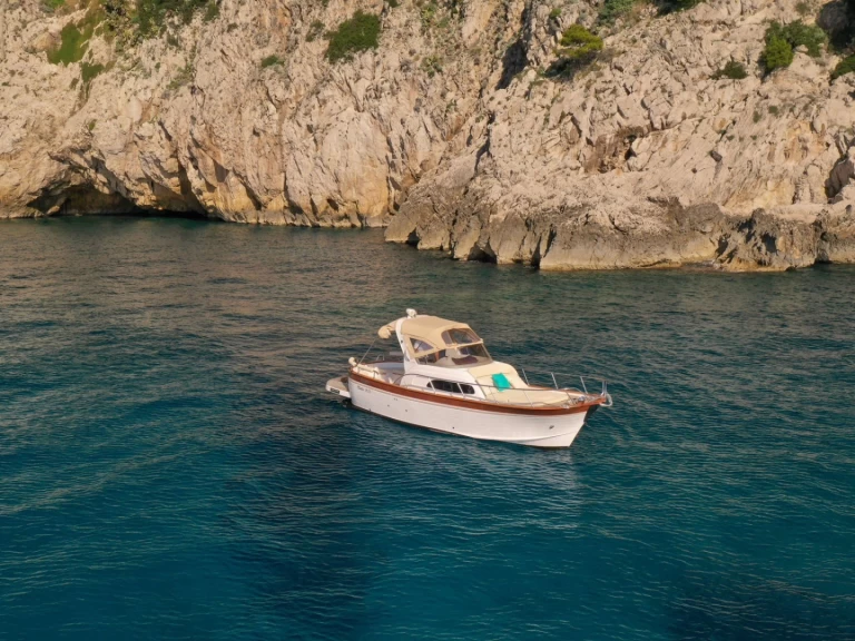Yacht hire Positano cheap Libeccio 850