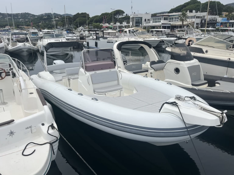 Charter a Marlin Boat 790 Pro Dynamic in Les Issambres on Samboat