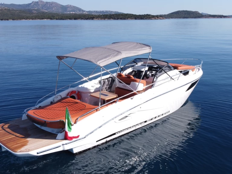 Charter a Cranchi Endurance 30 in Porto Cervo on Samboat