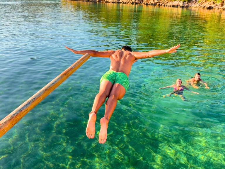 Motorboat to hire Marina de Bonaire at the best price