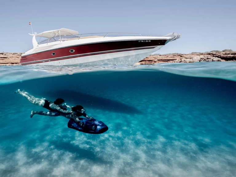 Motorboat hire in Ibiza Town - Sunseeker apache 45