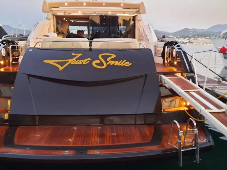 Charter a Sunseeker Predator 82 in Ibiza Town on Samboat