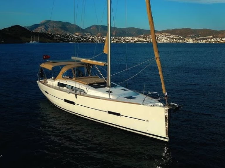 Dufour Dufour 412 Grand Large charter bareboat or skippered in  Toulon