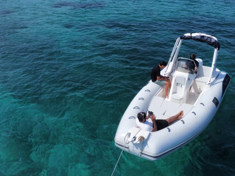 Charter a Kardis Kardis Fox 570 in Porto Rotondo on Samboat