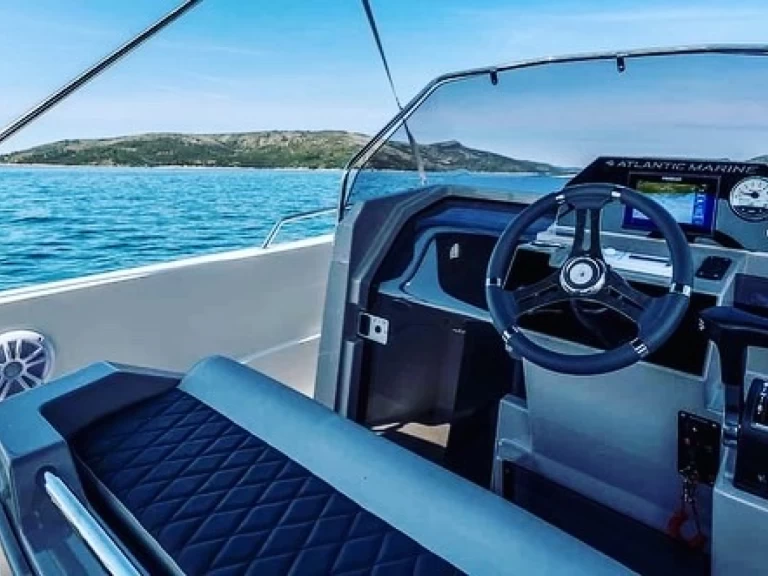 Hire Motorboat Atlantic with a boat licence