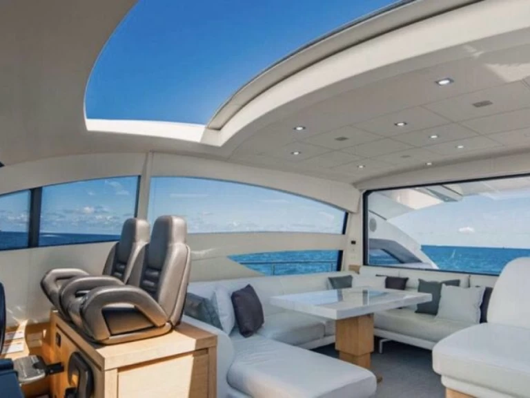 Motorboat to hire Antibes at the best price