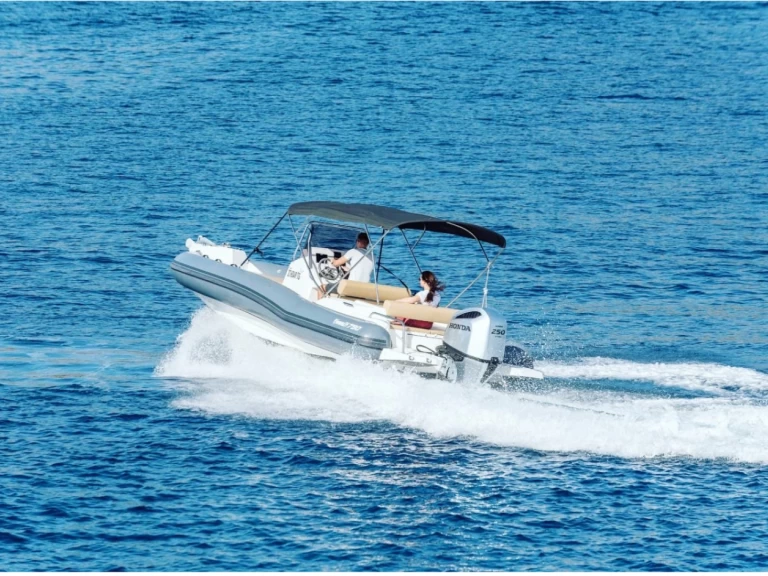 Hire Motorboat Marlin Boat with a boat licence