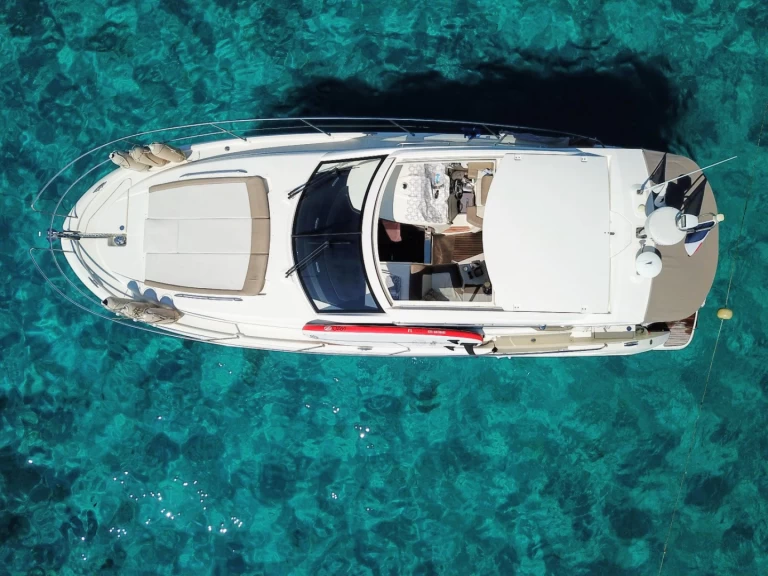 Yacht charter Juan-les-Pins - Prestige Prestige 390 S on SamBoat