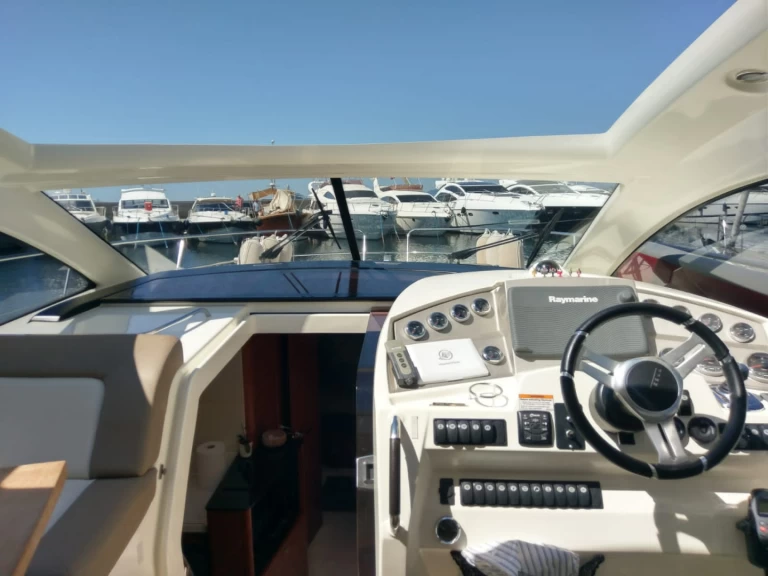 Hire a Prestige Prestige 390 S Juan-les-Pins