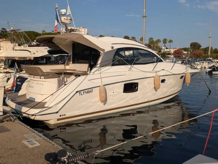 Yacht hire Juan-les-Pins cheap Prestige 390 S