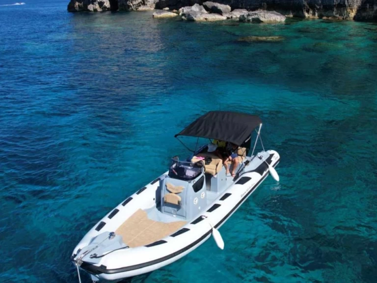 Yacht hire Sliema cheap Ranieri Cayman 26 Sport Touring