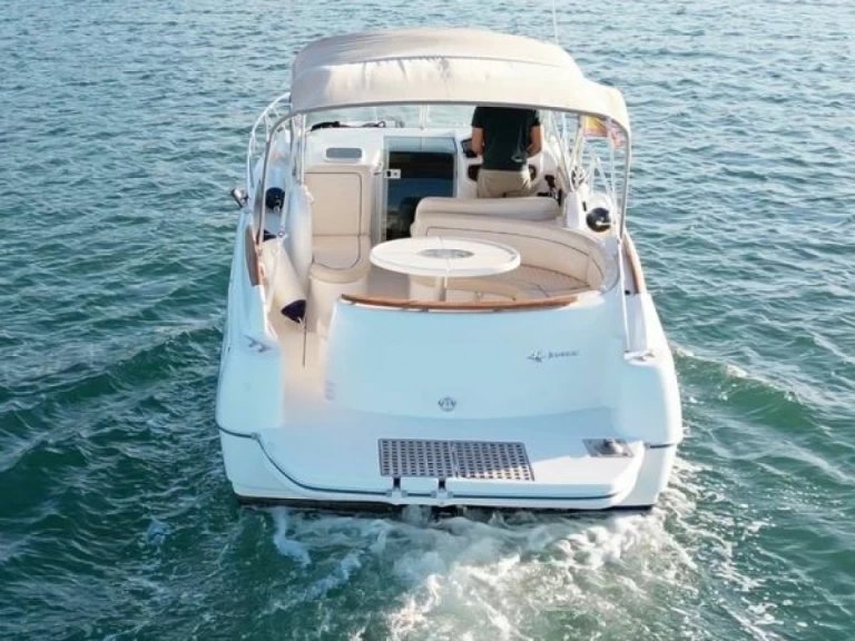 Yacht charter Mandelieu-la-Napoule - Jeanneau Leader 805 on SamBoat