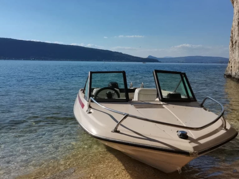 Glastron V162 charter bareboat or skippered in  Annecy