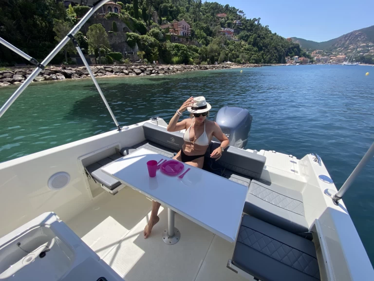 Yacht hire Mandelieu-la-Napoule cheap Pacific craft 750 sun cruiser