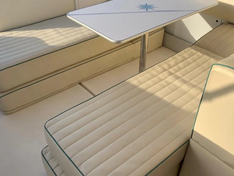 Charter a Airon Dart 36 in Porto Badino on Samboat