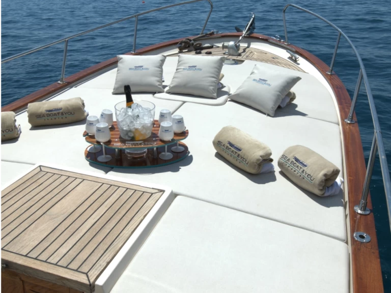 Motorboat to hire Positano at the best price