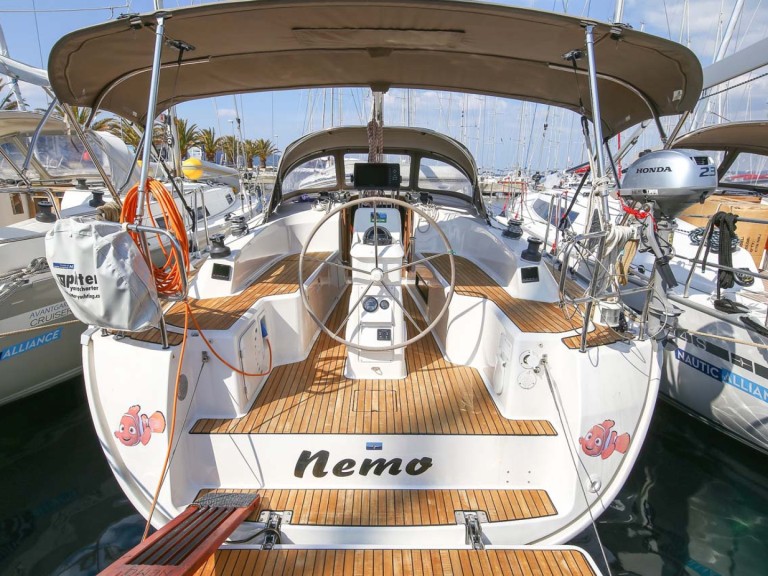 Sailboat to hire Jezera at the best price