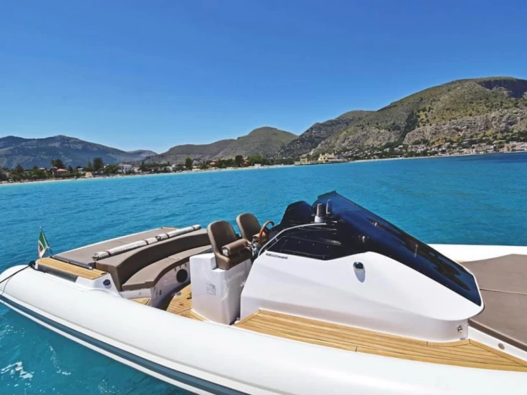 Charter a Magazzu M 11 coupe’ in Palermo on Samboat