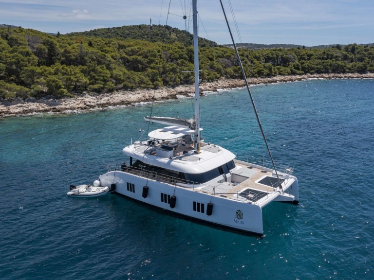 Hire Catamaran Sunreef with a boat licence