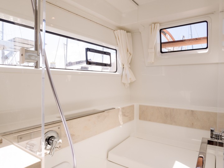 Catamaran hire in Tortola - Lagoon Lagoon