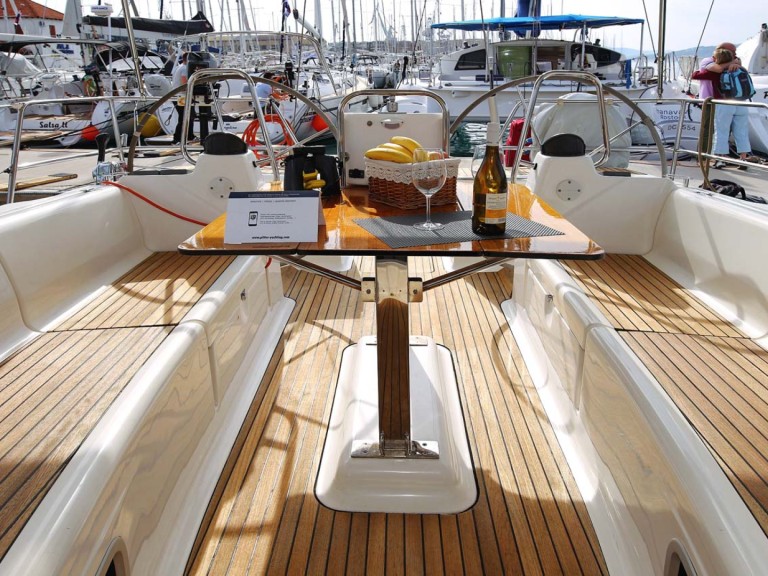 Yacht charter Jezera - Bavaria Bavaria 43 Cruiser on SamBoat