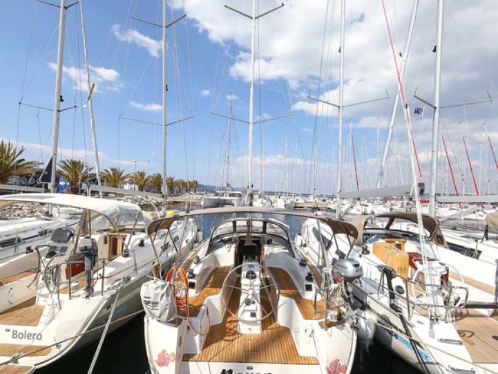 Charter a Bavaria Cruiser 33 in Jezera on Samboat
