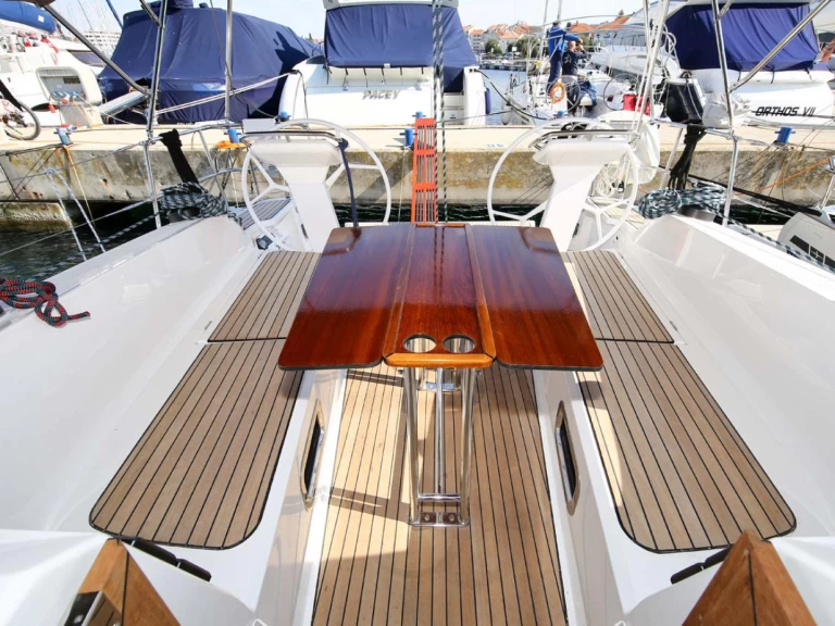 Sailboat hire in Murter-Kornati - Bavaria Cruiser 41S