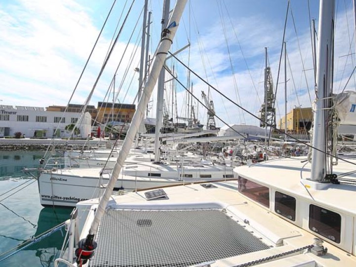 Catamaran hire in Trogir - Lagoon Lagoon 400 S2