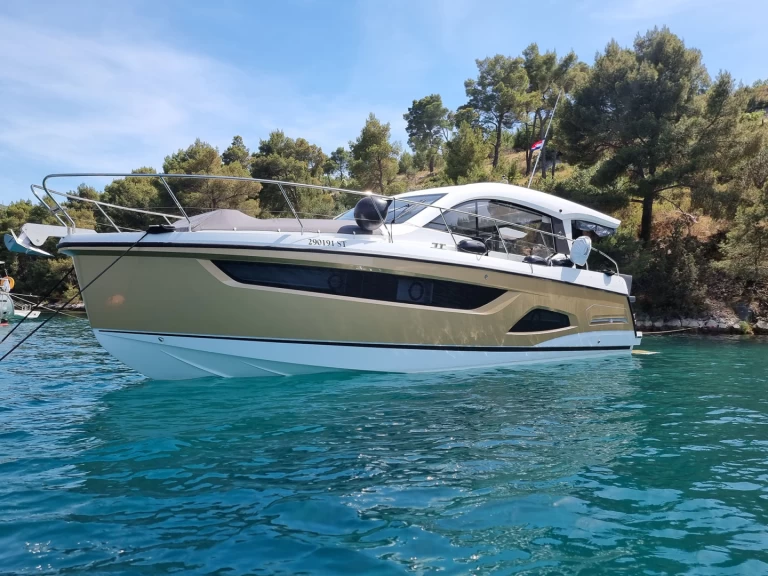 Yacht hire Kaštela cheap Sealine C390