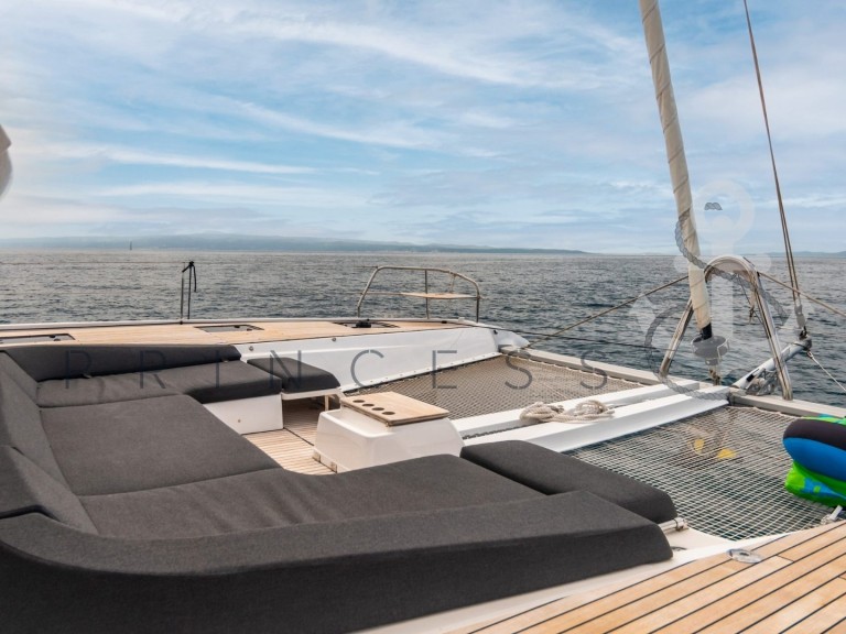 Hire Catamaran Lagoon with a boat licence