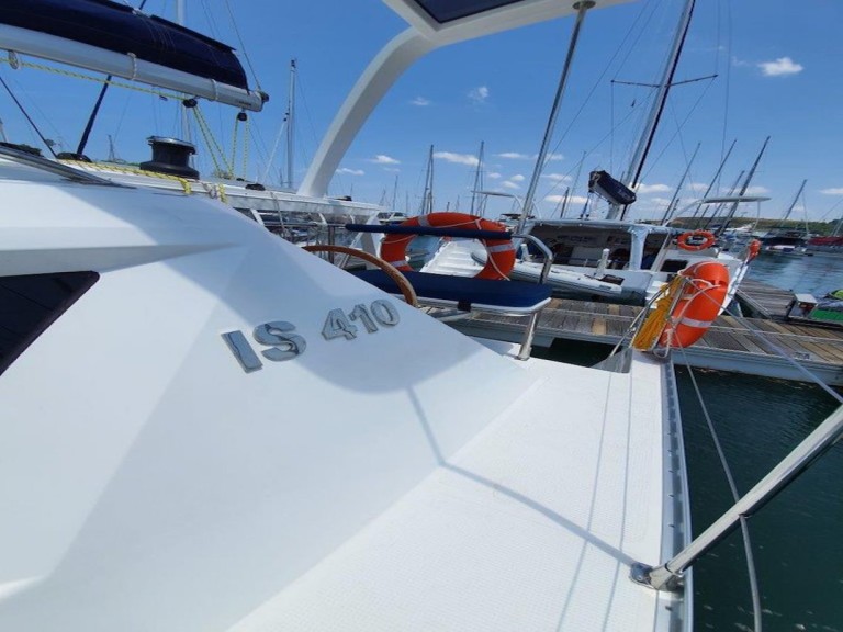Hire Catamaran Island Spirit Yachts with a boat licence
