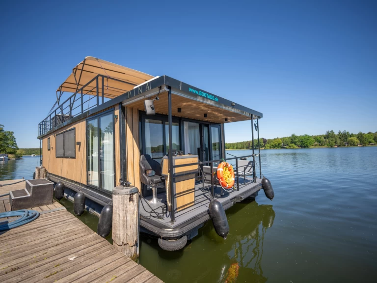 Hire a WOMA Woma D13 Fürstenberg/Havel