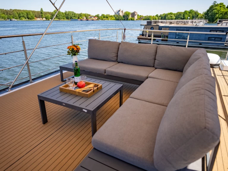 Charter a WOMA Woma D13 in Fürstenberg/Havel on Samboat