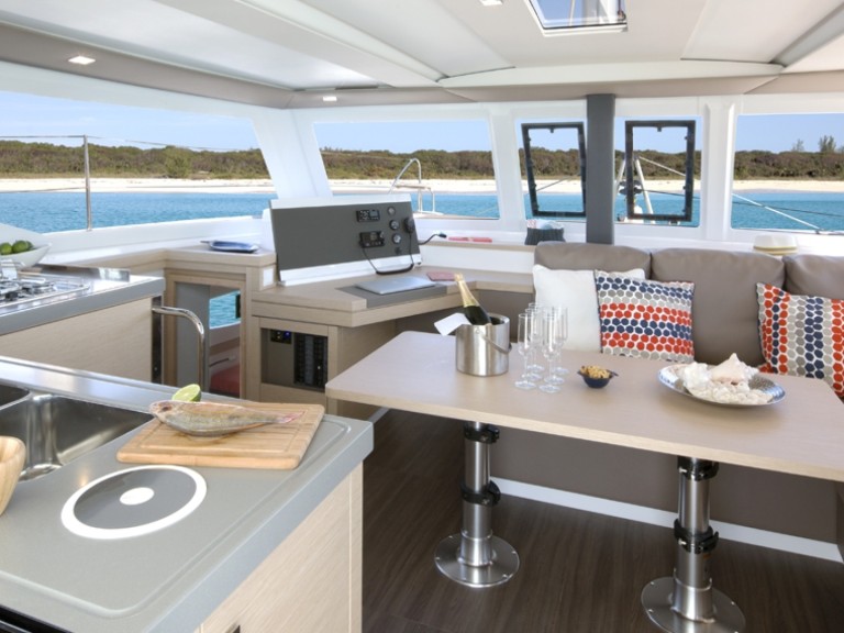 Yacht hire Saint-Raphaël cheap Fountaine Pajot Lucia 40 - 4 cab.